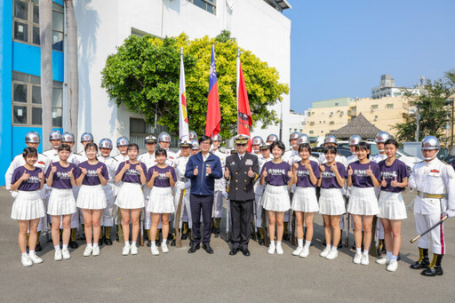 海軍114年敦睦遠航訓練支隊環島航訓歡迎儀式 陳其邁致贈慰問金