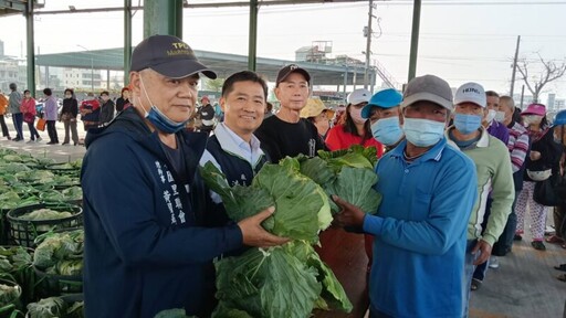 台電大林發電廠聯合林園里長聯誼會 2萬顆高麗菜溫暖送愛