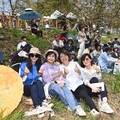 嘉義的「風鈴野餐音樂市集」 吸引人群前往春暖花開