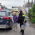 路竹所熱心關懷 助獨坐路邊失智老婦平安返家