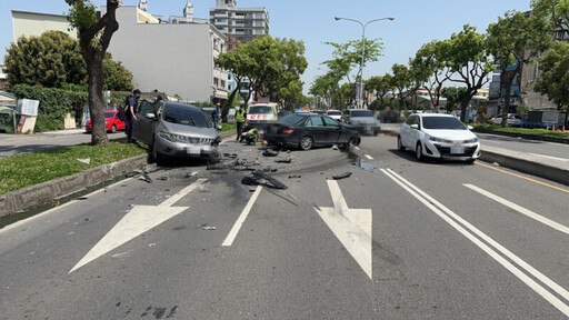 藏毒變照車牌拒檢逃逸 撞分隔島又撞對向車