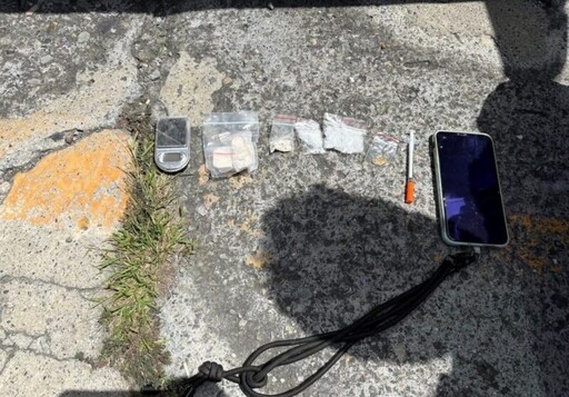 藏毒變照車牌拒檢逃逸 撞分隔島又撞對向車