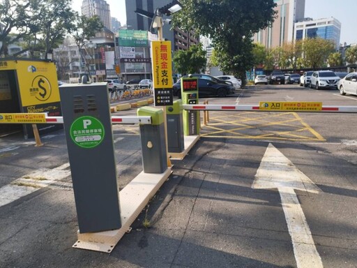 高市交通局推動合法停車場標章辨識 強化停車場管理