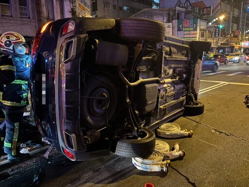自小客車駕駛恍神沿路撞 中市二分局警籲：行車保持專注勿分心