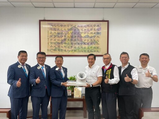 國際獅子會守護警察同仁健康 300C2區總監孫永良捐贈醫療級血壓機
