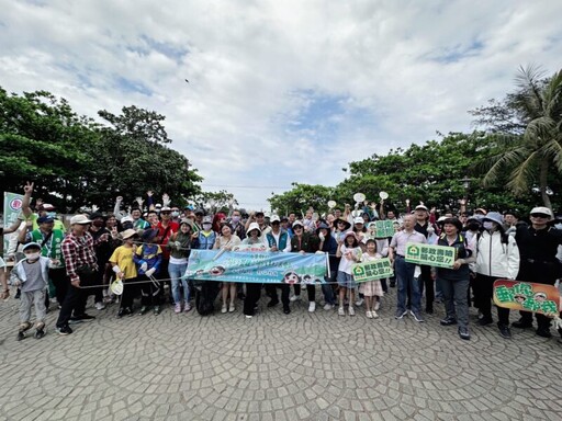 中華郵政全台淨灘行動起跑 臺南郵局攜眷屬守護海洋生態