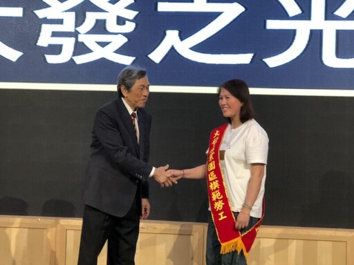 慶祝五一勞動節 高雄市大發產業園區表揚一百位模範勞工
