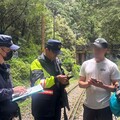 違規行走阿里山鐵道 危險又傷荷包 最高可處5萬元罰鍰