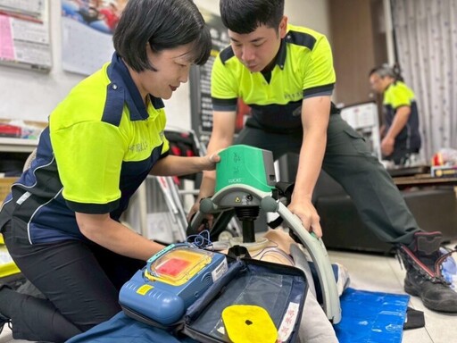 阿嬤跳舞突倒地OHCA 竹市消防局現場電擊成功搶救