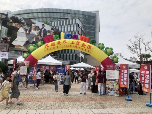 三信家商巨蛋廣場舉行聯合成果發表 展現卓越教學成果