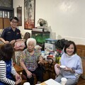 高雄警眷獲頒全國警察模範母親 柯志恩親自拜訪祝福母親節快樂