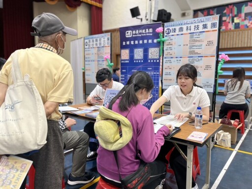 高市勞工局挺勞工拚就業 五一系列聯合徵才吸引逾800人次面試
