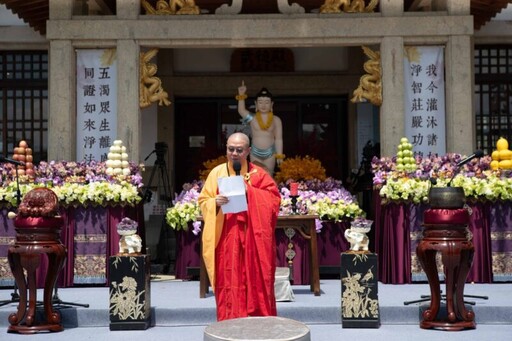 浴佛祈願、蔬食共善、音樂傳情 佛誕母親雙慶同歡 三千人共聚旗山禪淨中心