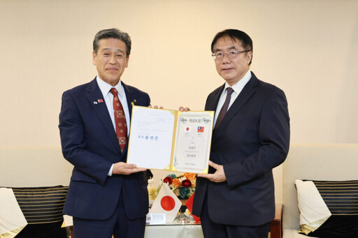日本那珂市長為慶祝締盟一週年再訪，黃偉哲宣布以「那珂街」紀念友誼