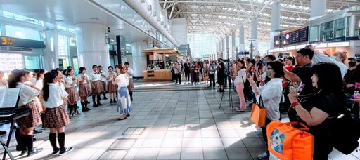 高鐵左營站歡慶母親節 文府國中學子歌舞送祝福