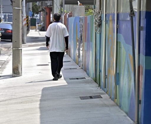 高市永平路及苓中路人行道改善 愛河灣岸通行更便捷