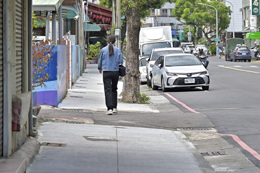 高市永平路及苓中路人行道改善 愛河灣岸通行更便捷