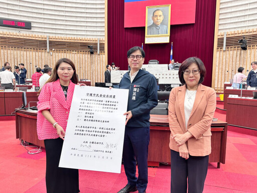 李雅靜要求市府應更積極捍衛市民權益，並提出多項具體政策建議