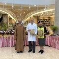 高雄秀傳醫院佛誕節浴佛祈福活動 院長吳明和教授帶領同仁虔誠共沐佛恩