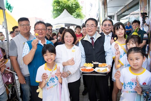 嘉南攜手行銷農產 嘉義市集熱鬧登場 展現兩市深厚情誼與城市合作