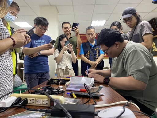 高市客委會挖掘地方記憶 搶救家庭錄影帶重溫昔時歲月