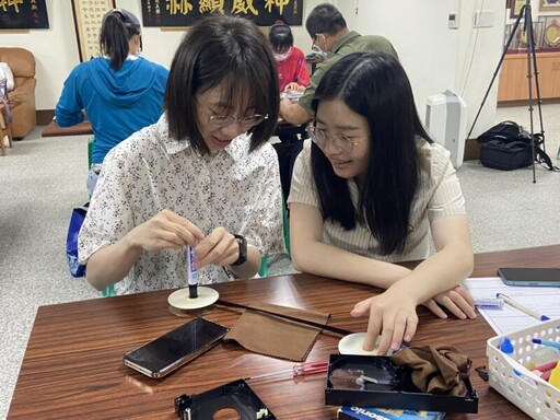 高市客委會挖掘地方記憶 搶救家庭錄影帶重溫昔時歲月