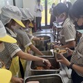 推廣臺南在地臺灣鯛 黃偉哲與學童一起共進午餐 大讚營養又美味!