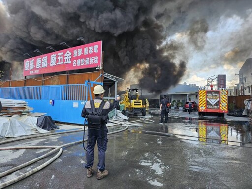 高市仁武區塑膠倉庫火警釀空污 環保局即時監控並提醒影響區域注意防範