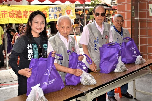 用善意分享愛 人安嘉義站陪寒士一起過端午