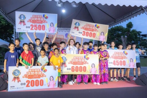 屏東市「龍舟競陸 琪開得勝」趣味競賽 周佳琪市長帶民眾重溫節慶儀式感