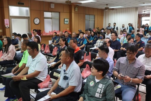立委鍾佳濱率財委會 考察高樹舊寮圳調蓄池成果、辦氣候變遷農損因應座談