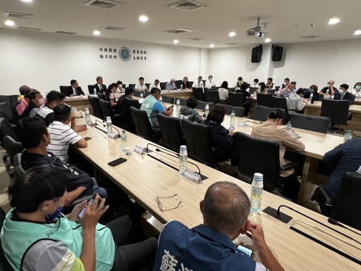 立法院財委會考察，鍾佳濱爭取屏東榮總發展成為醫學中心