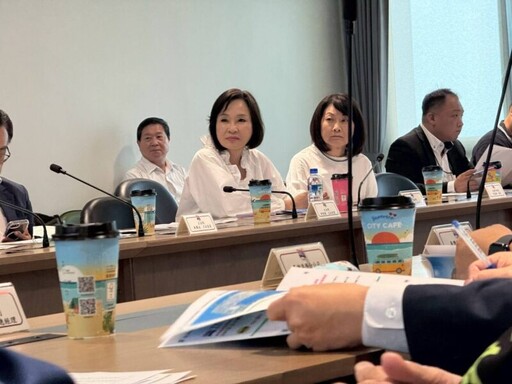 立院交委會考察高港 柯志恩籲解決貨櫃車塞車及停車問題