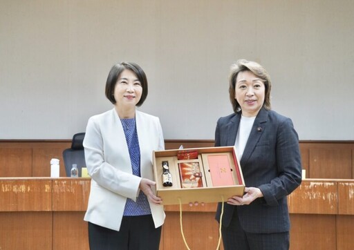 日本橋本聖子參議員拜會屏東縣長周春米交流 參訪大鵬灣推動藍碳永續合作