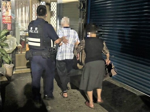 夜間跌坐馬路上 南門警助老翁平安返家