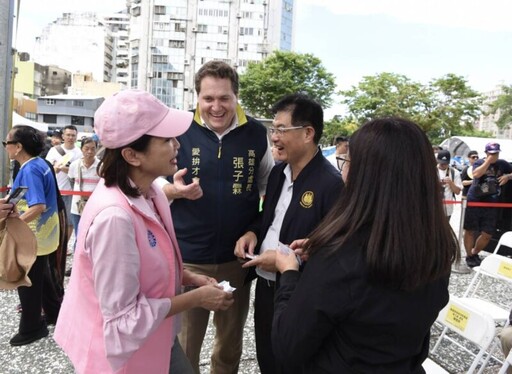 柯志恩受邀開幕愛河龍舟賽 秀英文祝賽事順利