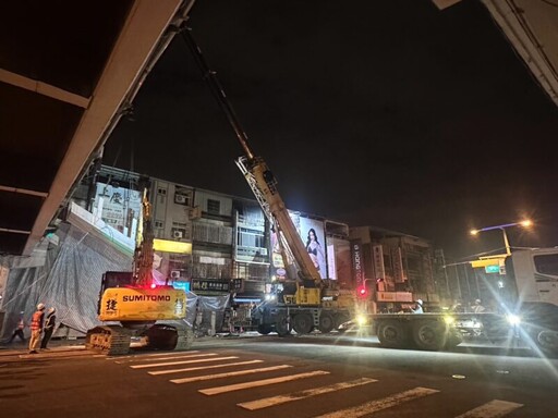 中市建設局三天高效拆除老舊天橋 城市通行更安全
