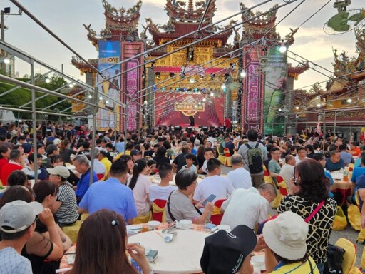 屏東黑鮪魚季美食宴席開百桌 國際友人體驗台灣辦桌大讚東港美食