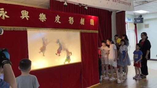 高雄市皮影戲藝術欣賞暨親子體驗公益活動 大小朋友體驗親子操偶之樂！