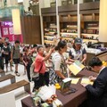 賴瑞隆簽書會分享高雄藝文十年路：從世運小鴨到演唱會經濟重鎮