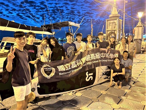 重型帆船實作體驗 嘉科實中雙語海洋教育營隊跨域學習