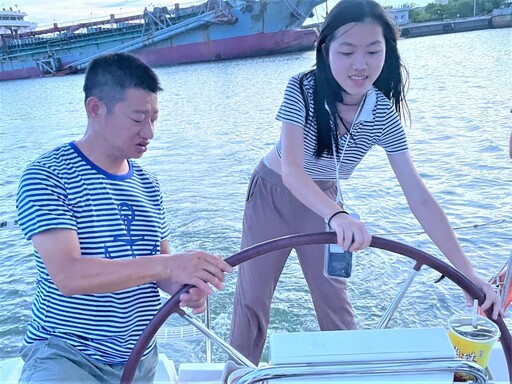 重型帆船實作體驗 嘉科實中雙語海洋教育營隊跨域學習