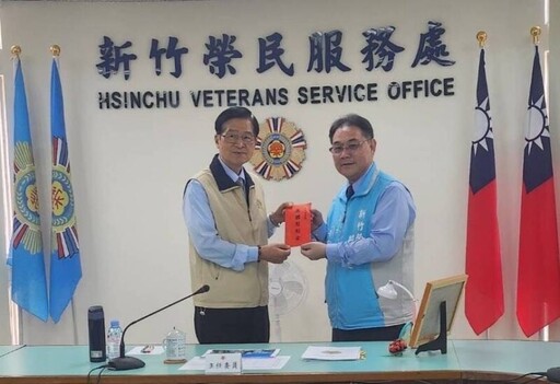 嚴德發視導新竹榮服處 勉勵同仁持續推動服務