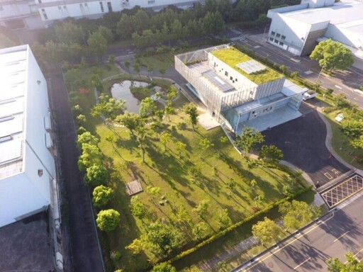 桃園柴油車排煙檢測站榮獲「第1+級近零碳建築」認證！