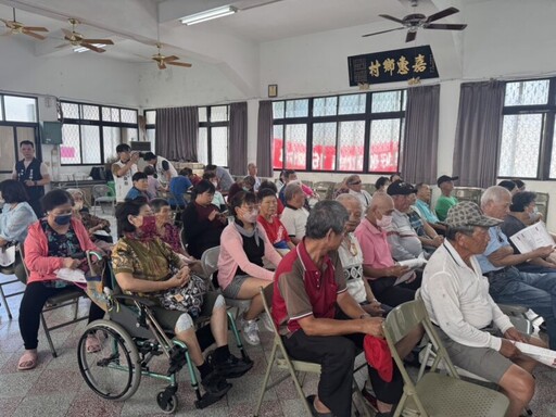 鍾佳濱媒合民間資源，再赴里港鄉推動天籟計畫