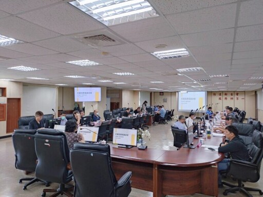 台電台南區處攜手企業共創節能未來 助百貨旅宿餐飲業優化用電效率