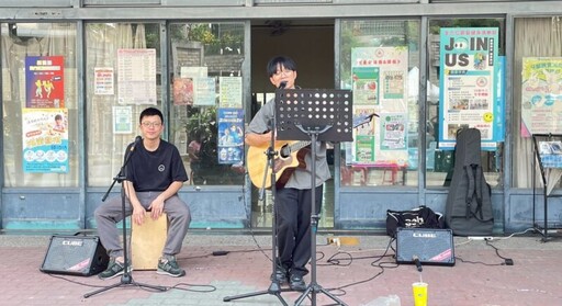 小農市集熱鬧開張，台灣民眾黨高雄市黨部到場傾聽民意