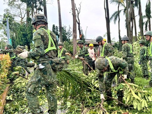 秉持守護鄉里的堅定信念 陸軍南測中心投入丹娜絲颱風災後復原