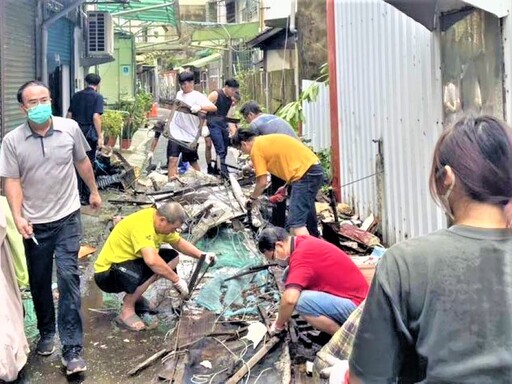 丹娜絲颱風橫掃 北門警協助恢復家園容貌