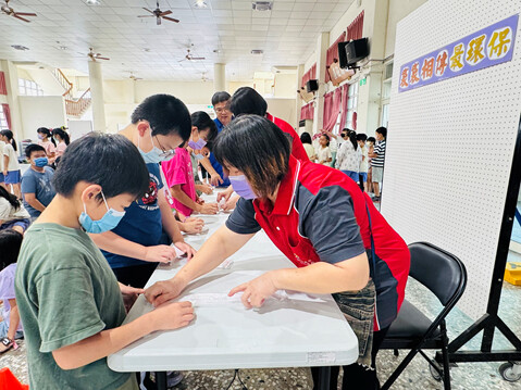 中市環保局寓教於樂 龍井區隊領200學童闖關學習環保知識
